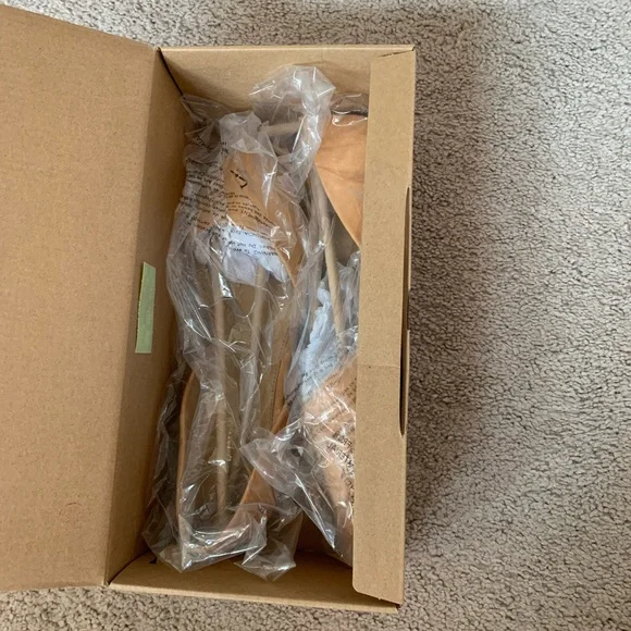 New In Box - J. Crew Womens Size 9

Retails for $118.00.    Selling for $40 - Picture 8 of 10